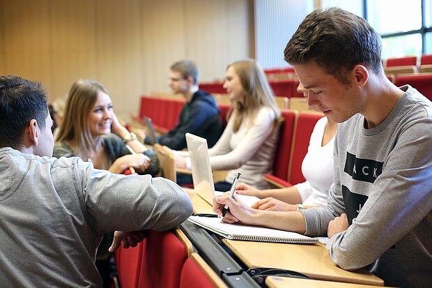 Studierende im Hörsaal